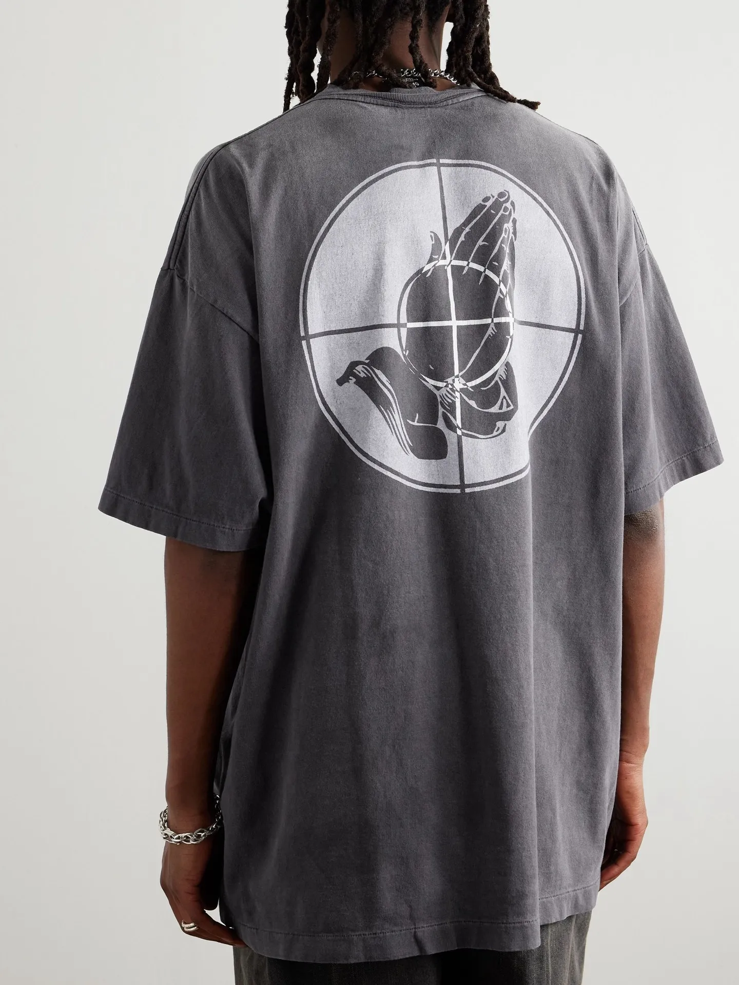 SAINT Mxxxxxx × FEAR OF GOD FG_SS TEE/SNT OF GOD/BLK 25SS Heavy FOG collaboration SAINT OF GOD prayer short sleeves Washed black S-XL This season's heavy collaboration FOG manager JERRY personally carries the goods SAINT OF GOD series collaboration has gained quite a buzz Customized original co-branded main label/wash label Top-notch printing technology Uses front and rear silver sand and cracked pulp Deep restoration